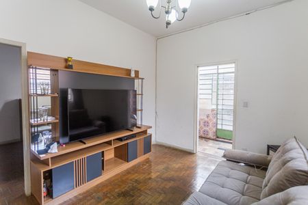 Casa à venda com 300m², 3 quartos e 3 vagas Casa à venda com 300m², 3 quartos e 3 vagasSala