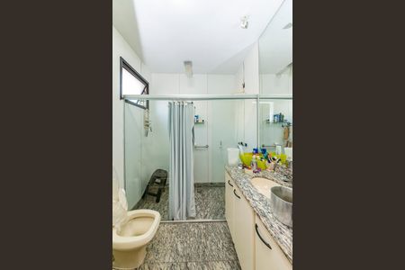 Apartamento à venda com 320m², 2 quartos e 3 vagasBanheiro da Suíte 1