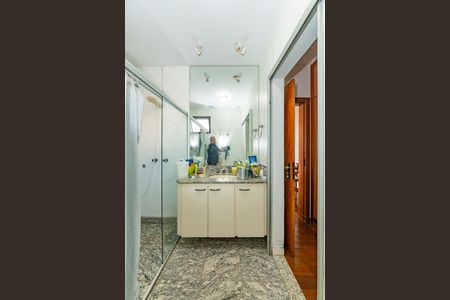 Apartamento à venda com 320m², 2 quartos e 3 vagasBanheiro da Suíte 1