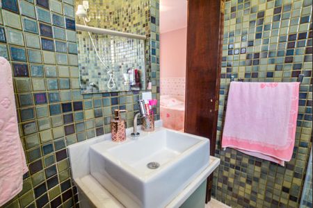 Casa à venda com 205m², 3 quartos e 3 vagasBanheiro da Suíte 2