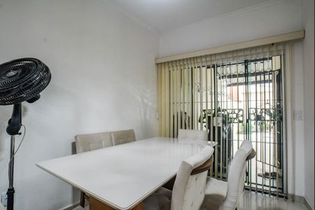 Casa à venda com 205m², 3 quartos e 3 vagasSala