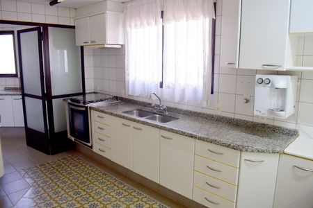 Apartamento para alugar com 195m², 4 quartos e 2 vagasCozinha