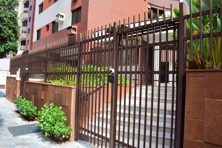 Apartamento para alugar com 195m², 4 quartos e 2 vagasFachada e portaria