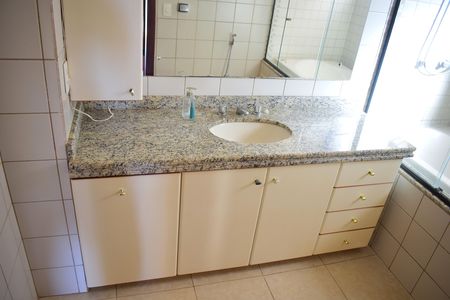 Apartamento para alugar com 195m², 4 quartos e 2 vagasBanheiro da Suíte 1