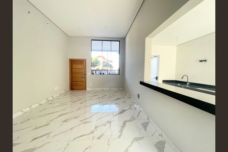 Sala de casa à venda com 3 quartos, 130m² em Sinimbu, Belo Horizonte