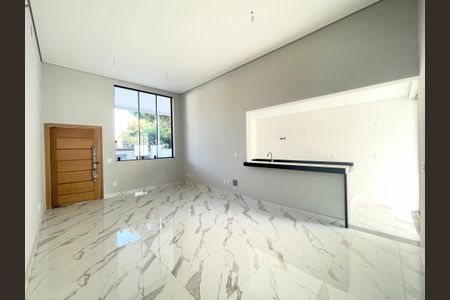 Sala de casa à venda com 3 quartos, 130m² em Sinimbu, Belo Horizonte