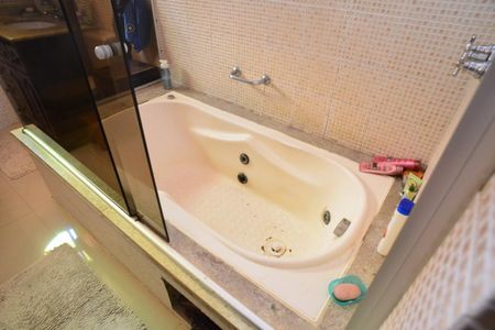 Casa à venda com 350m², 4 quartos e 2 vagas Casa à venda com 350m², 4 quartos e 2 vagasBanheiro da suíte