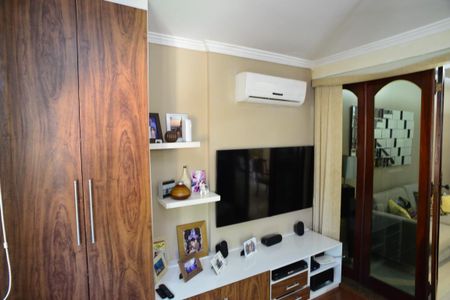 Casa à venda com 350m², 4 quartos e 2 vagas Casa à venda com 350m², 4 quartos e 2 vagasSala