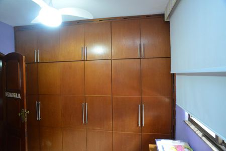 Casa à venda com 350m², 4 quartos e 2 vagas Casa à venda com 350m², 4 quartos e 2 vagasQuarto 2