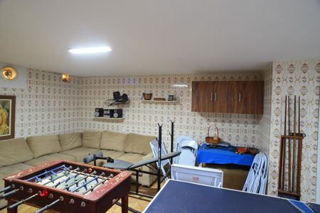 Casa à venda com 350m², 4 quartos e 2 vagas Casa à venda com 350m², 4 quartos e 2 vagasÁrea de Serviço