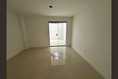 Casa à venda com 2 quartos, 92m² em Vargem Grande, Rio de Janeiro