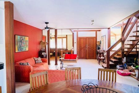 Casa à venda com 4 quartos, 245m² em Vargem Grande, Rio de Janeiro