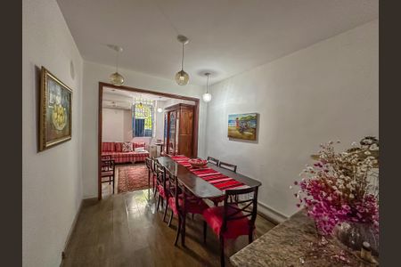 Casa à venda com 280m², 4 quartos e 2 vagas Casa à venda com 280m², 4 quartos e 2 vagasSala de Jantar