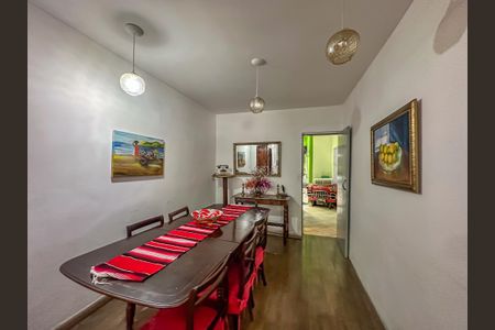 Casa à venda com 280m², 4 quartos e 2 vagas Casa à venda com 280m², 4 quartos e 2 vagasSala de Jantar