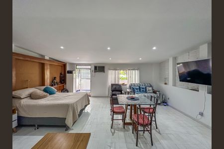 Casa à venda com 280m², 4 quartos e 2 vagas Casa à venda com 280m², 4 quartos e 2 vagasSuíte master