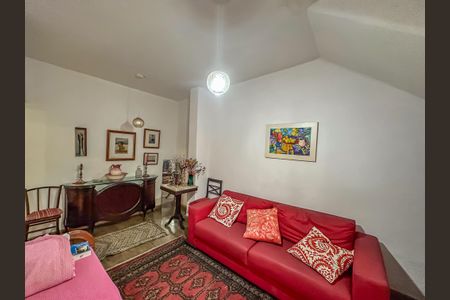 Casa à venda com 280m², 4 quartos e 2 vagas Casa à venda com 280m², 4 quartos e 2 vagasSala de Estar