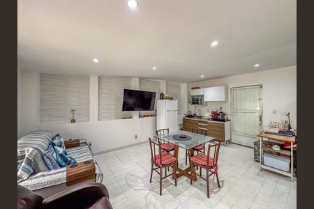 Casa à venda com 280m², 4 quartos e 2 vagas Casa à venda com 280m², 4 quartos e 2 vagasSuíte master