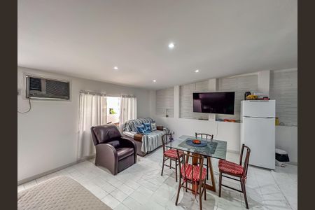 Casa à venda com 280m², 4 quartos e 2 vagas Casa à venda com 280m², 4 quartos e 2 vagasSuíte master