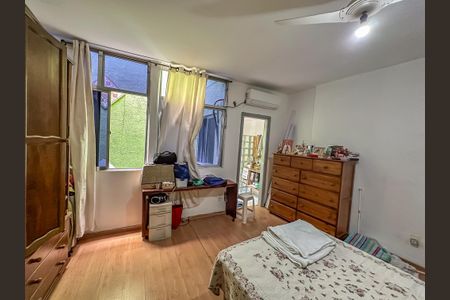 Casa à venda com 280m², 4 quartos e 2 vagas Casa à venda com 280m², 4 quartos e 2 vagasSuíte 2