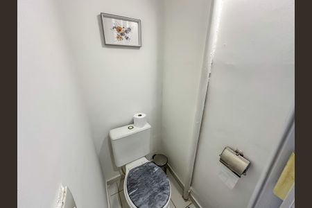 Casa à venda com 280m², 4 quartos e 2 vagas Casa à venda com 280m², 4 quartos e 2 vagasBanheiro Suíte master