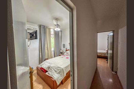 Casa à venda com 280m², 4 quartos e 2 vagas Casa à venda com 280m², 4 quartos e 2 vagasCorredor