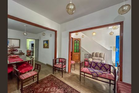 Casa à venda com 280m², 4 quartos e 2 vagas Casa à venda com 280m², 4 quartos e 2 vagasSala