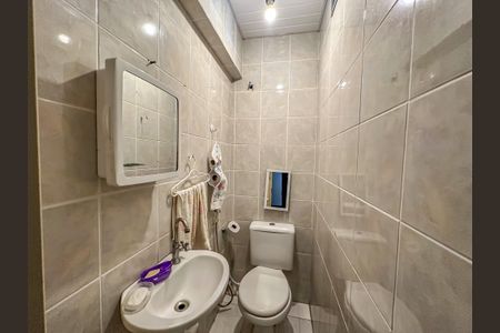 Casa à venda com 280m², 4 quartos e 2 vagas Casa à venda com 280m², 4 quartos e 2 vagasLavabo