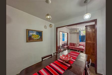 Casa à venda com 280m², 4 quartos e 2 vagas Casa à venda com 280m², 4 quartos e 2 vagasSala de Jantar