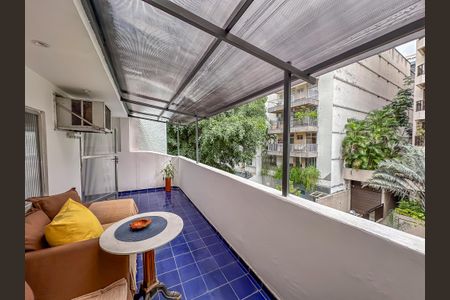 Casa à venda com 280m², 4 quartos e 2 vagas Casa à venda com 280m², 4 quartos e 2 vagasVaranda Suíte master