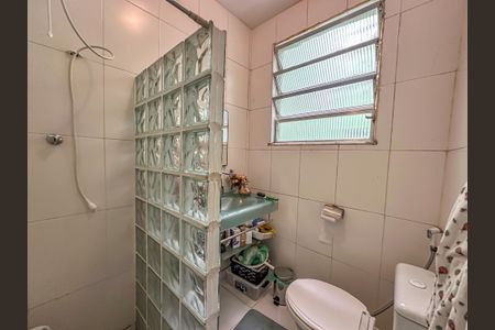 Casa à venda com 280m², 4 quartos e 2 vagas Casa à venda com 280m², 4 quartos e 2 vagasBanheiro Suíte 1