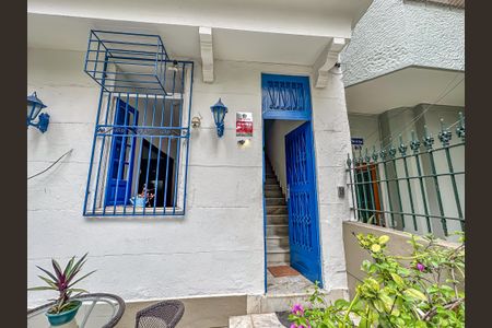 Casa à venda com 280m², 4 quartos e 2 vagas Casa à venda com 280m², 4 quartos e 2 vagasFachada