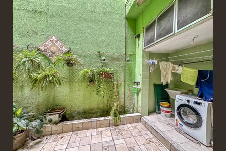 Casa à venda com 280m², 4 quartos e 2 vagas Casa à venda com 280m², 4 quartos e 2 vagasÁrea de Serviço