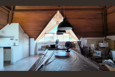 Casa de condomínio à venda com 280m², 3 quartos e 2 vagas Casa de condomínio à venda com 280m², 3 quartos e 2 vagasSótão