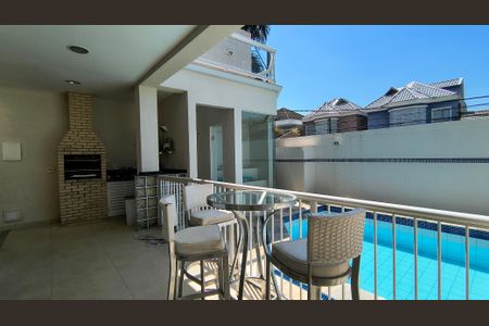 Casa de condomínio à venda com 280m², 3 quartos e 2 vagas Casa de condomínio à venda com 280m², 3 quartos e 2 vagasQuintal