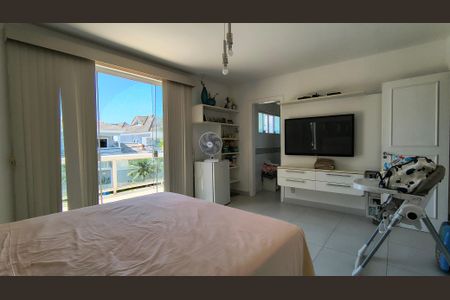 Casa de condomínio à venda com 280m², 3 quartos e 2 vagas Casa de condomínio à venda com 280m², 3 quartos e 2 vagasSuíte 3