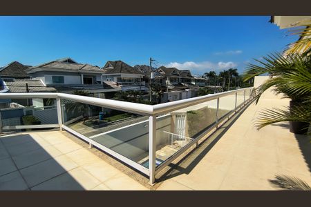 Casa de condomínio à venda com 280m², 3 quartos e 2 vagas Casa de condomínio à venda com 280m², 3 quartos e 2 vagasVaranda da Suíte 3