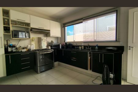 Casa de condomínio à venda com 280m², 3 quartos e 2 vagas Casa de condomínio à venda com 280m², 3 quartos e 2 vagasCozinha