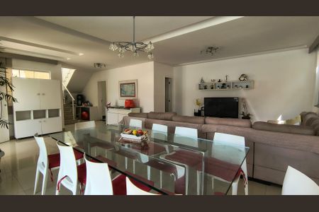 Sala de casa de condomínio à venda com 3 quartos, 280m² em Vargem Pequena, Rio de Janeiro