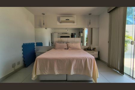 Casa de condomínio à venda com 280m², 3 quartos e 2 vagas Casa de condomínio à venda com 280m², 3 quartos e 2 vagasSuíte 2