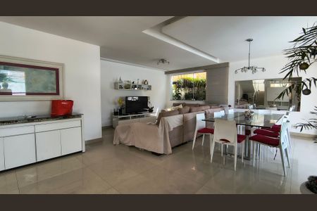 Casa de condomínio à venda com 280m², 3 quartos e 2 vagas Casa de condomínio à venda com 280m², 3 quartos e 2 vagasSala