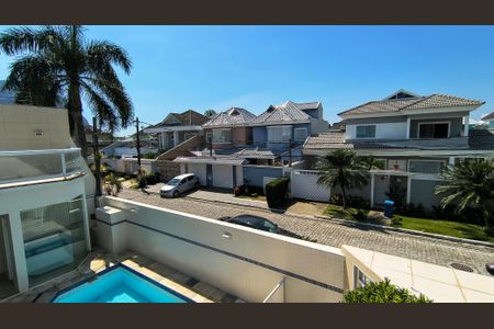 Casa de condomínio à venda com 280m², 3 quartos e 2 vagas Casa de condomínio à venda com 280m², 3 quartos e 2 vagasVaranda da Suíte 3