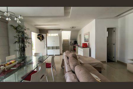 Sala de casa de condomínio à venda com 3 quartos, 280m² em Vargem Pequena, Rio de Janeiro