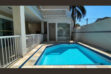 Casa de condomínio à venda com 280m², 3 quartos e 2 vagas Casa de condomínio à venda com 280m², 3 quartos e 2 vagasQuintal