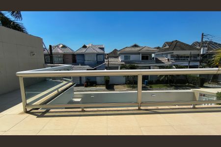 Casa de condomínio à venda com 280m², 3 quartos e 2 vagas Casa de condomínio à venda com 280m², 3 quartos e 2 vagasVaranda da Suíte 3