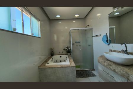 Casa de condomínio à venda com 280m², 3 quartos e 2 vagas Casa de condomínio à venda com 280m², 3 quartos e 2 vagasBanheiro da Suíte 3