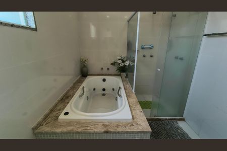 Casa de condomínio à venda com 280m², 3 quartos e 2 vagas Casa de condomínio à venda com 280m², 3 quartos e 2 vagasBanheiro da Suíte 3