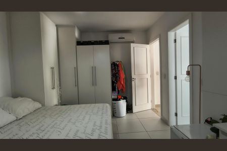 Casa de condomínio à venda com 280m², 3 quartos e 2 vagas Casa de condomínio à venda com 280m², 3 quartos e 2 vagasSuíte 2