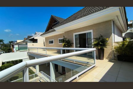 Casa de condomínio à venda com 280m², 3 quartos e 2 vagas Casa de condomínio à venda com 280m², 3 quartos e 2 vagasVaranda da Suíte 3