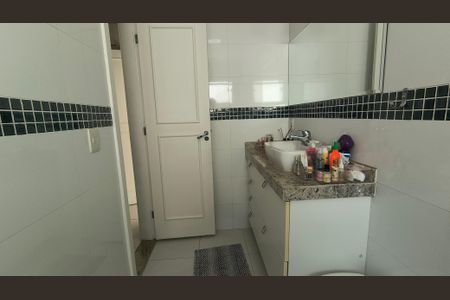 Casa de condomínio à venda com 280m², 3 quartos e 2 vagas Casa de condomínio à venda com 280m², 3 quartos e 2 vagasBanheiro da Suíte 2