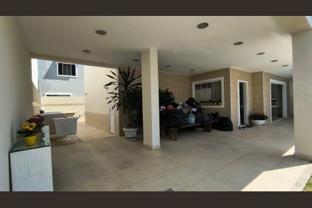 Casa de condomínio à venda com 280m², 3 quartos e 2 vagas Casa de condomínio à venda com 280m², 3 quartos e 2 vagasQuintal